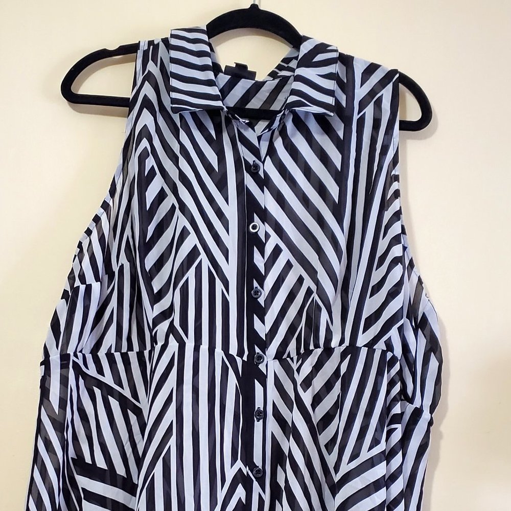 NWOT Ladies Sleeveless Plus Size Striped Hi-Lo Black and White Blouse